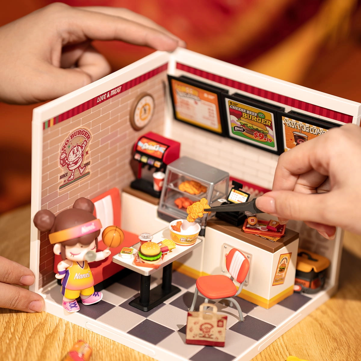 [Rolife] Super Creator Miniature House - Yum Yum Burgers DW010